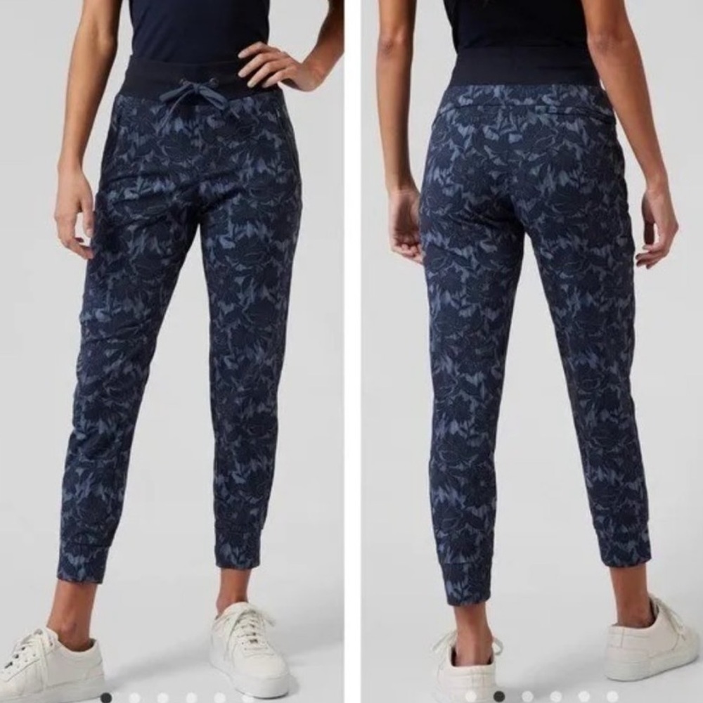 Athleta Size 4 Ethereal Bloom Cottage Trekkie North Jogger Pants Blue